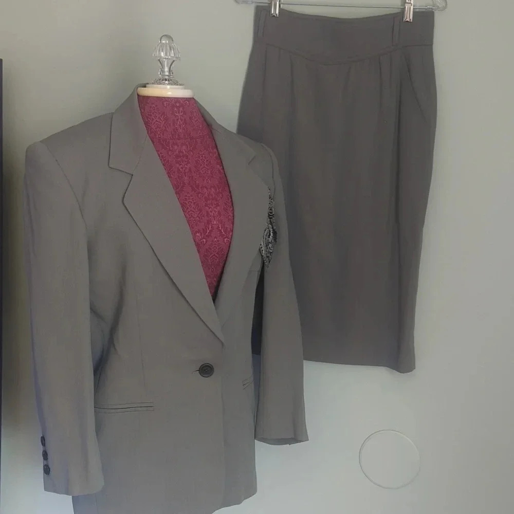 Escada SIngle Button Gray Skirt Suit, Blazer EU 36, Skirt EU‎ 38, US 6